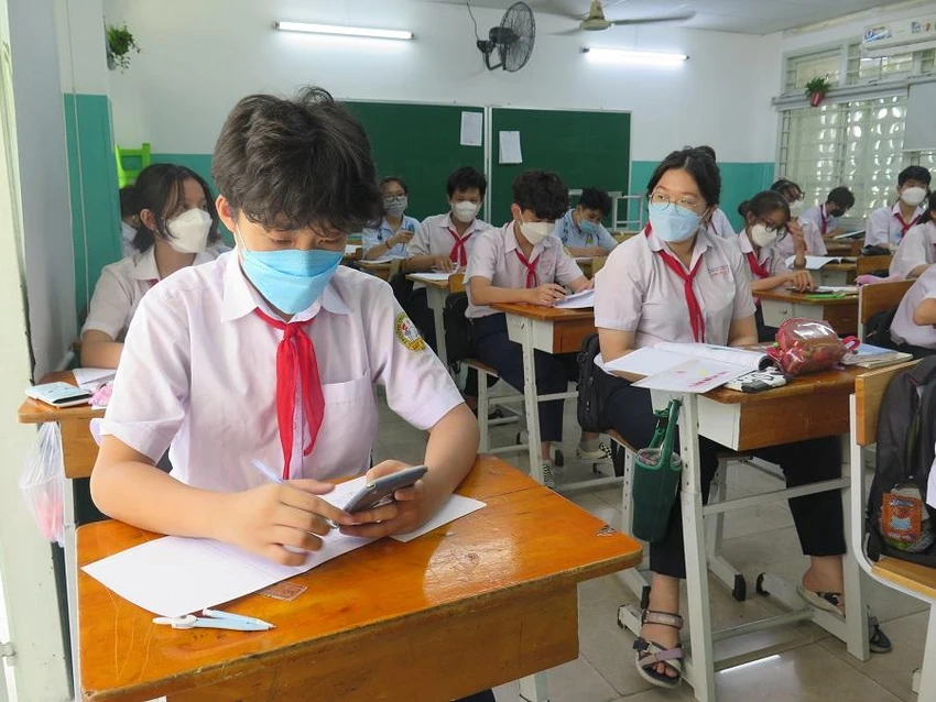Học sinh lớp 9 Trường THCS Lạc Hồng, quận 10, TP.HCM trong một giờ học ở lớp. Ảnh: PA Học sinh lớp 9 Trường THCS Lạc Hồng, quận 10, TP.HCM trong một giờ học ở lớp. Ảnh: PA