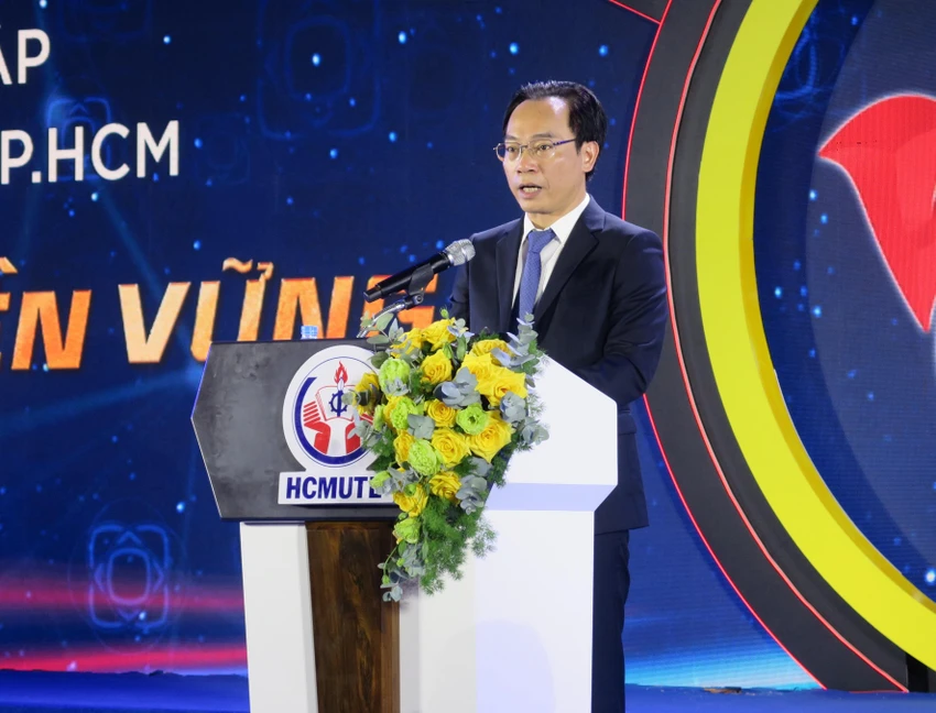 Thứ trưởng Hoàng Minh Sơn phát biểu chúc mừng tại buổi lễ. Ảnh: P.A Thứ trưởng Hoàng Minh Sơn phát biểu chúc mừng tại buổi lễ. Ảnh: P.A