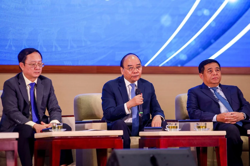Chủ tịch nước Nguyễn Xuân Phúc đang chia sẻ cùng sinh viên tại lễ khai khóa. Ảnh: NGUYỆT NHI Chủ tịch nước Nguyễn Xuân Phúc đang chia sẻ cùng sinh viên tại lễ khai khóa. Ảnh: NGUYỆT NHI
