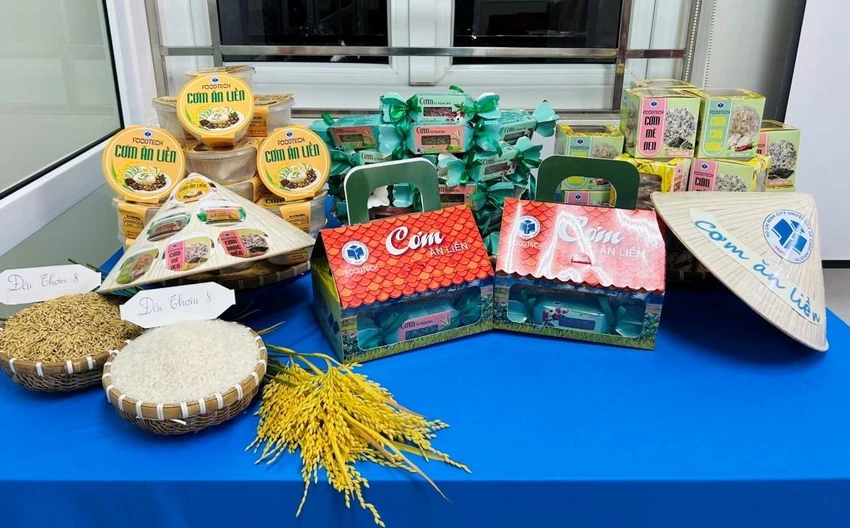Các sản phẩm về cơm ăn liền được sinh viên nghiên cứu tạo nên. Ảnh: NTCC Các sản phẩm về cơm ăn liền được sinh viên nghiên cứu tạo nên. Ảnh: NTCC