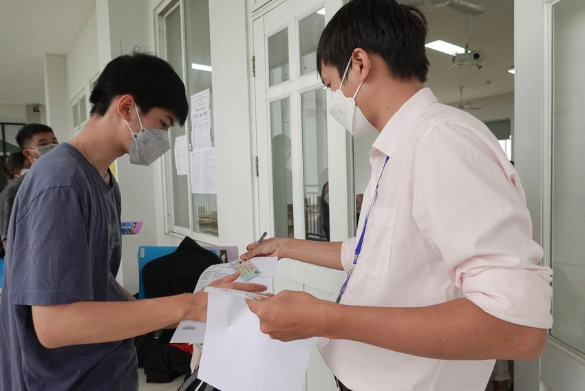 Thí sinh dự thi đánh giá năng lực của ĐH Quốc gia TP.HCM năm 2022 Thí sinh dự thi đánh giá năng lực của ĐH Quốc gia TP.HCM năm 2022
