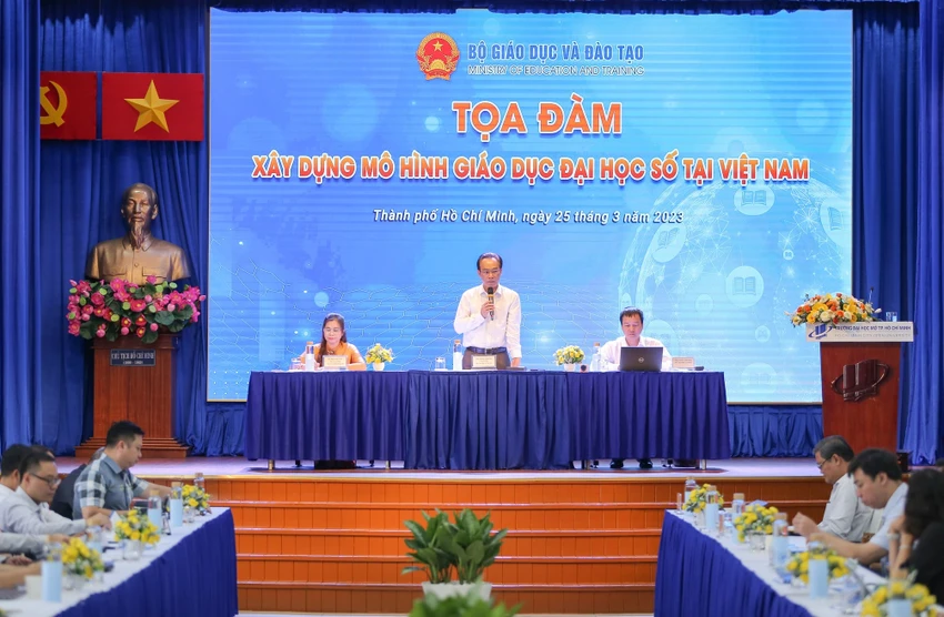 Thứ trưởng Bộ GD&amp;ĐT Hoàng Minh Sơn chủ trì tại tọa đàm