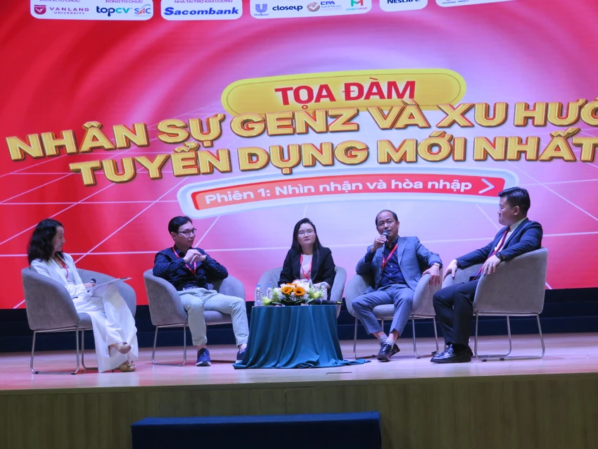 Các chuyên gia, nhà tuyển dụng chia sẻ tại tọa đàm. Ảnh: P.A Các chuyên gia, nhà tuyển dụng chia sẻ tại tọa đàm. Ảnh: P.A