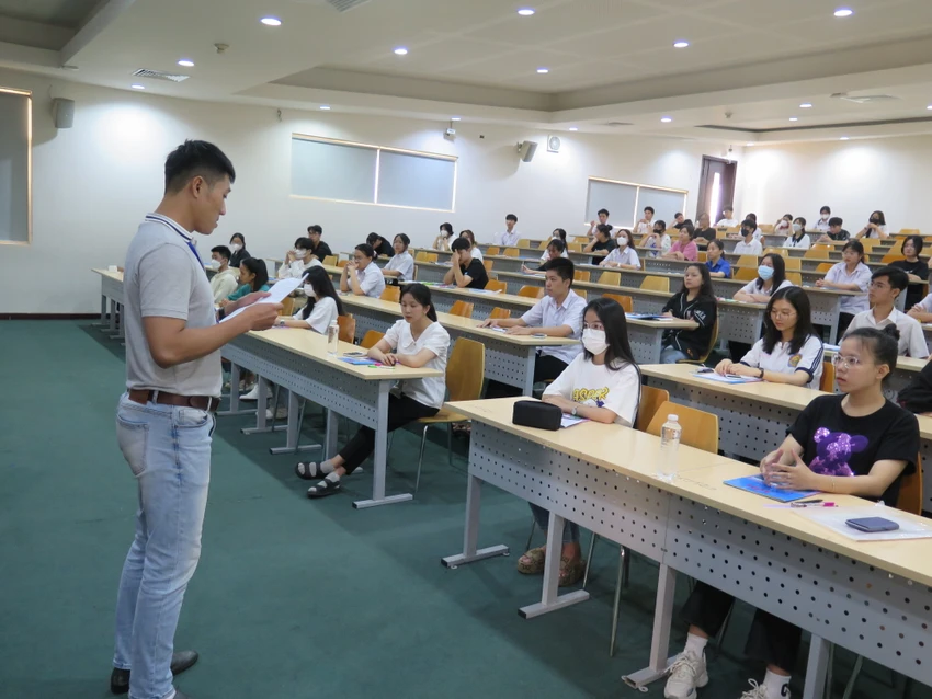 Thí sinh nghe phổ biến quy chế thi trước giờ thi đánh giá năng lực đợt 1 vừa qua. Ảnh: P.A Thí sinh nghe phổ biến quy chế thi trước giờ thi đánh giá năng lực đợt 1 vừa qua. Ảnh: P.A