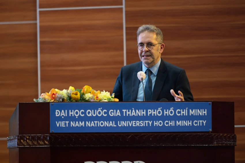 ThS Christophe Lemiere tại hội thảo. ThS Christophe Lemiere tại hội thảo.
