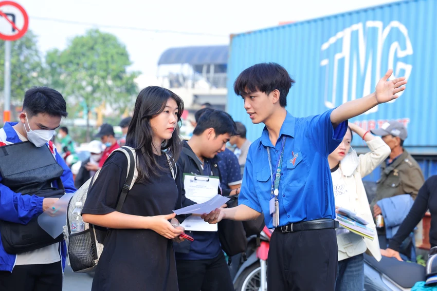Thí sinh dự thi đánh giá năng lực đợt 2 ngày 28-5 vừa qua tại điểm thi Trường ĐH Kinh tế Luật. Ảnh: TTNT Thí sinh dự thi đánh giá năng lực đợt 2 ngày 28-5 vừa qua tại điểm thi Trường ĐH Kinh tế Luật. Ảnh: TTNT