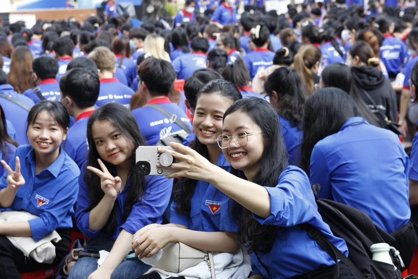 Hơn 3.000 sinh viên hào hứng ra quân Tiếp sức mùa thi sáng 24-6