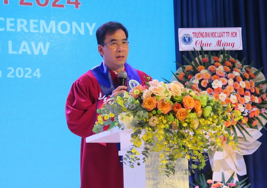 truong-dh-luat-tphcm-tot-nghiep (4).JPG