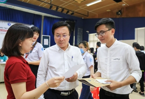 cu-nhan-luat.jpg