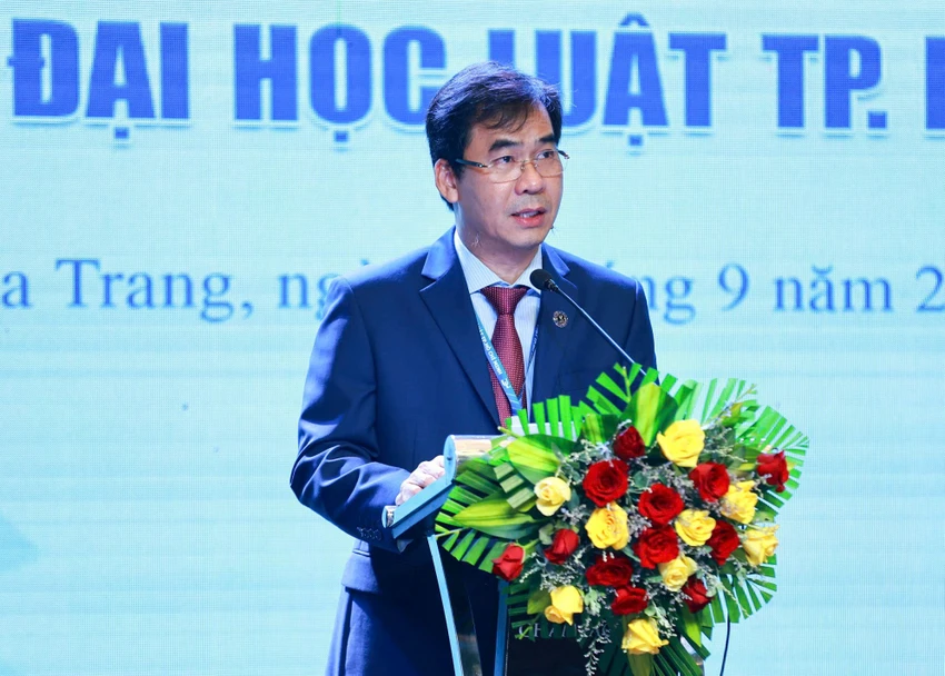 truong-dh-luat-tp (1).jpg
