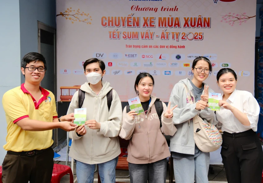 Hỗ trợ sinh viên khó khăn tết Nguyên đán