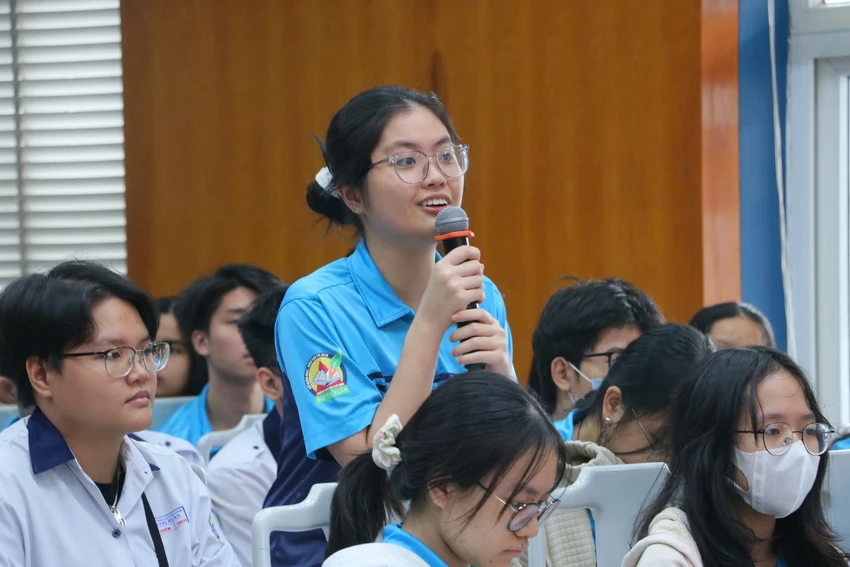 truong-dh-luat-tp-hcm (4).jpg