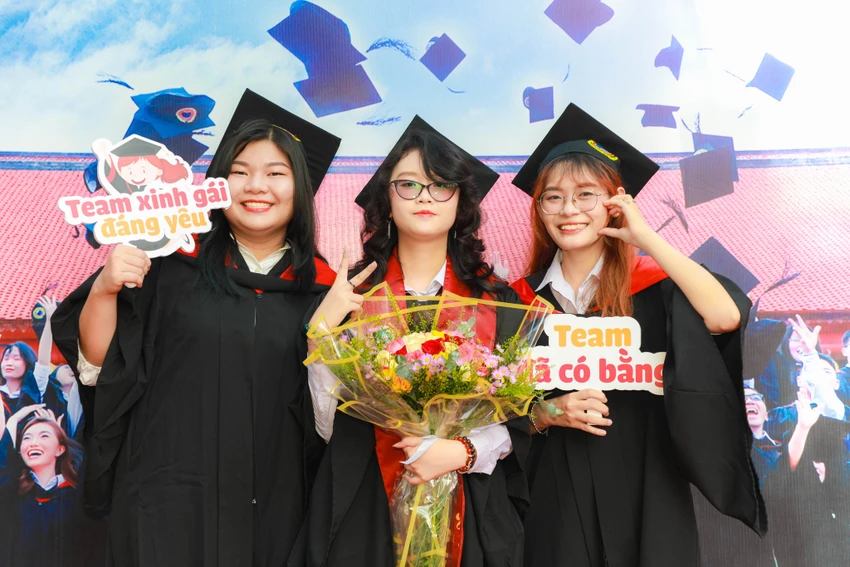 Ngày tốt nghiệp Trường ĐH Quốc tế Sài Gòn