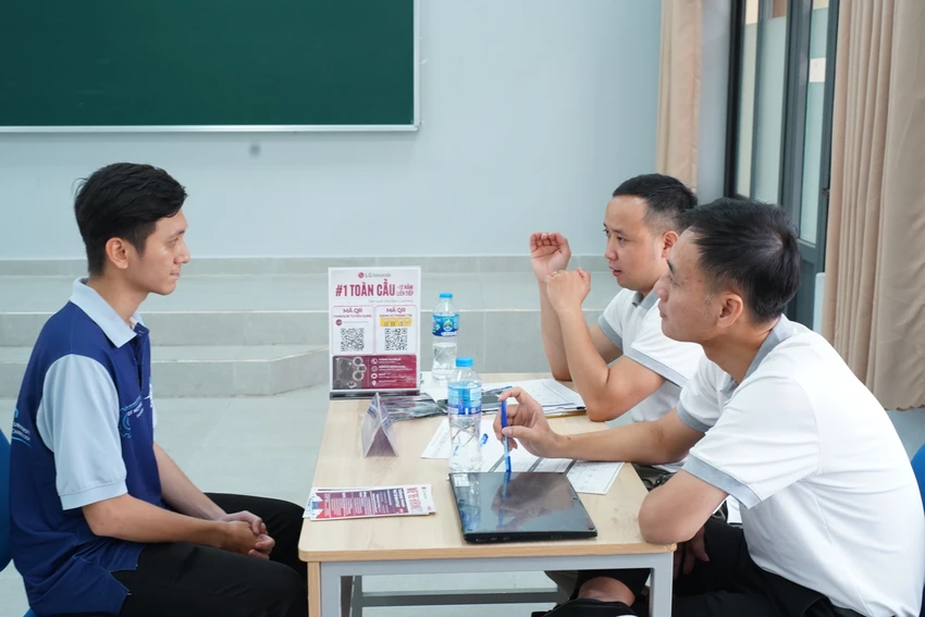 tuyen-dung-sinh-vien-truong-dh-bach-khoa-tp-hcm (3).JPG