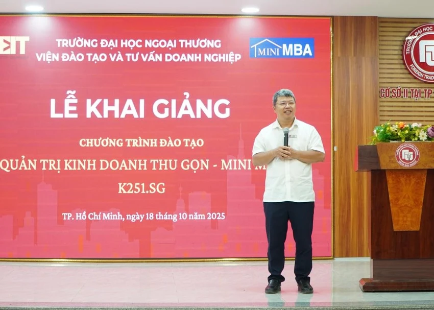 giao-su-tre-nhat-dat-chuan.jpg