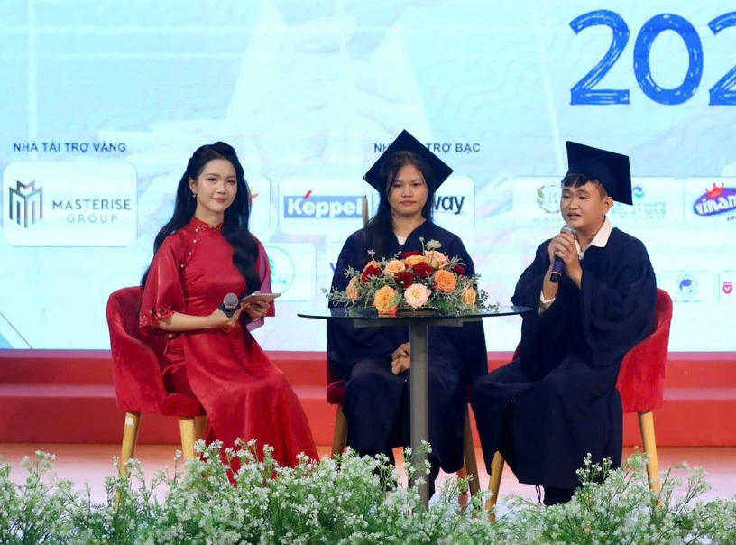 hoc-bong-thu-khoa (1).jpg