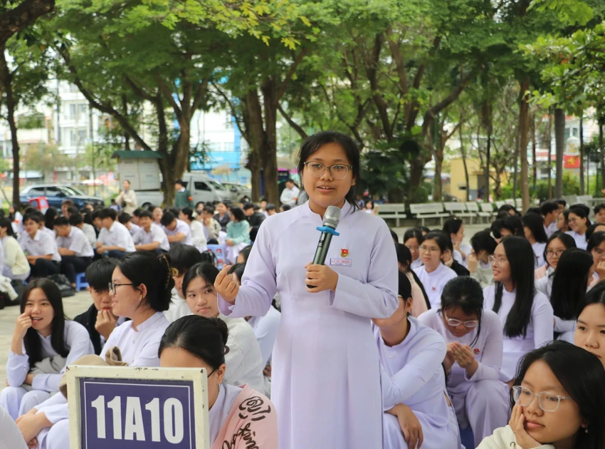 truong-dh-luat-tp-hcm-tuyen-sinh (5).jpg