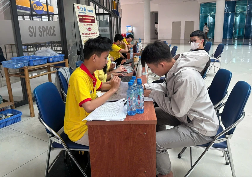 sinh-vien-ve-que-don-tet-nguyen-dan (1).jpg