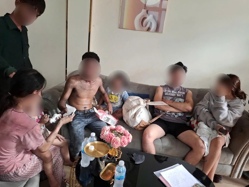 Cảnh sát cứu 6 người thoát khỏi đám cháy khách sạn ở Thủ Đức