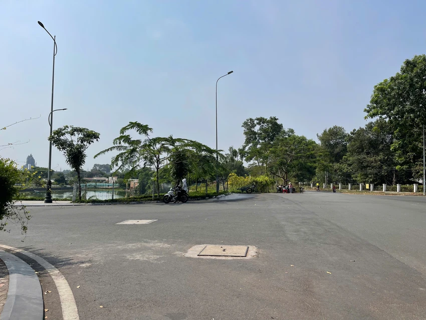 Nhóm thanh niên đuổi đánh nhau trước cổng trường đại học ở TP.HCM bị công an triệu tập