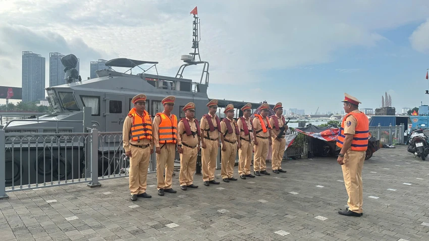 tp-hcm-ra-quan-tong-kiem-soat-phuong-tien-duong-thuy-va-bao-dam-an-toan-giao-thong-dip-he-2025 (1).jpg