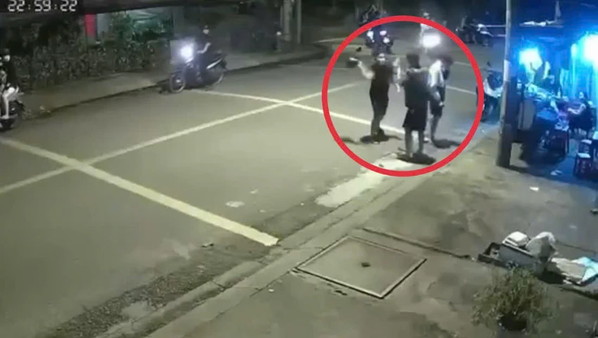 Xác minh vụ người đàn ông đánh tới tấp hai nam thanh niên trên đường ở quận 12