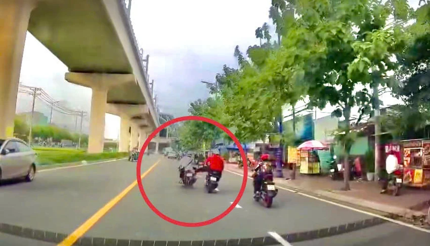 Xác minh clip nam thanh niên bị đạp ngã khi đang chạy xe máy trên đường ở TP Thủ Đức