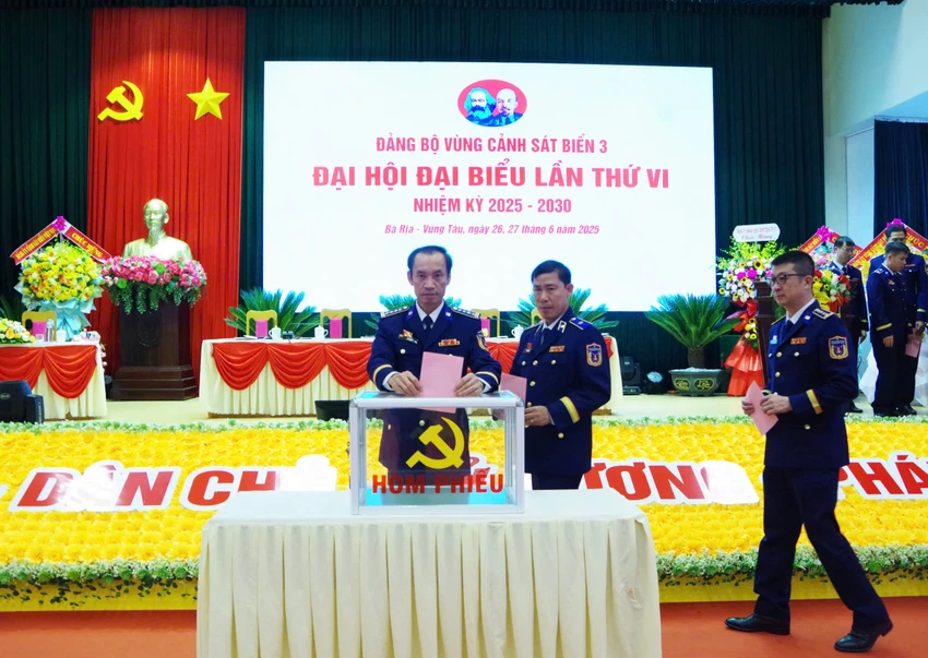 dai-hoi-dang-bo-vung-canh-sat-bien-3-lan-thu-vi-doan-ket-dan-chu-tri-tue (4).jpg