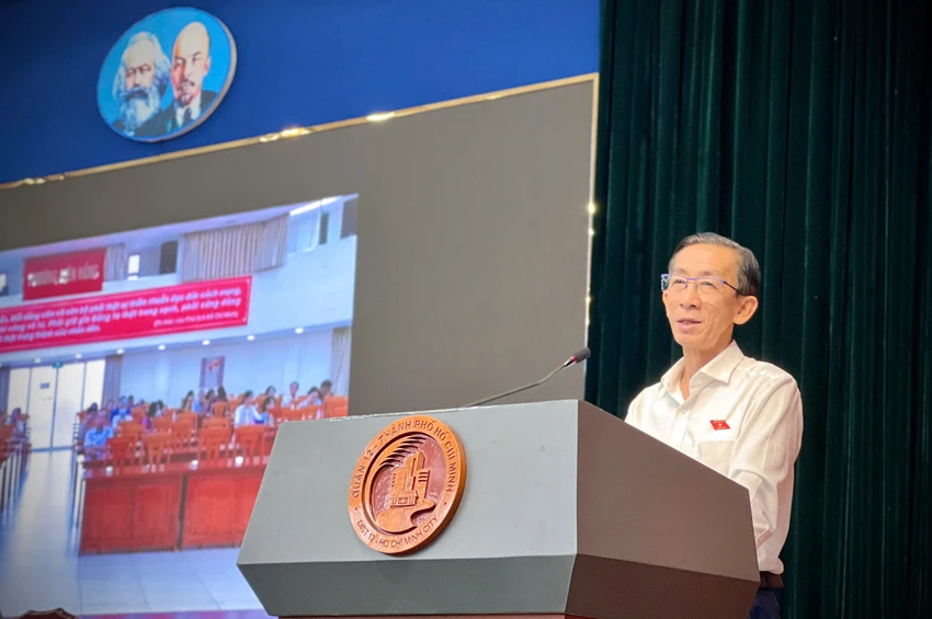 đại biểu Trần Hoàng Ngân