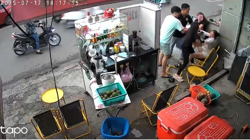 TP.HCM: Điều tra vụ người phụ nữ bị hành hung sau khi phản ánh quán ăn lấn chiếm vỉa hè trên đường Vườn Lài