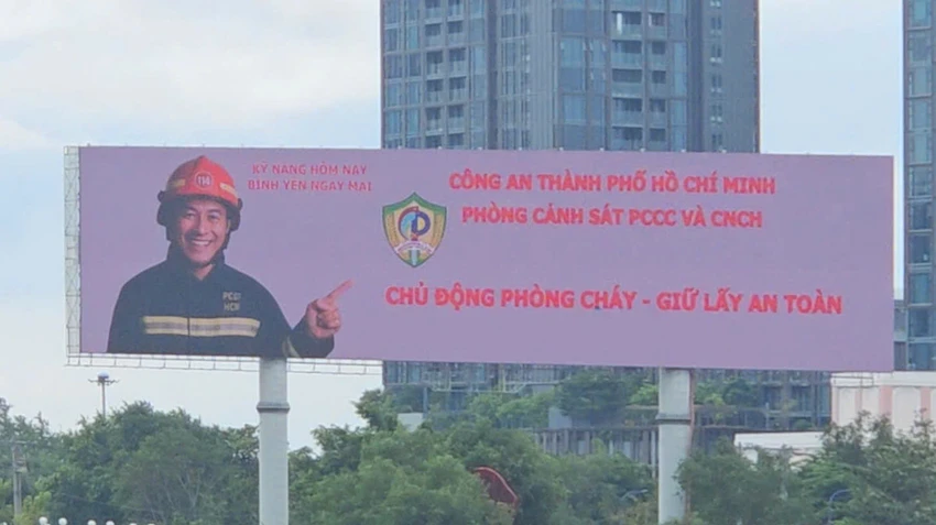 tp-hcm-canh-sat-tuyen-truyen-pccc-bang-cum-man-hinh-lon-nhat-dong-nam-a (3).jpg