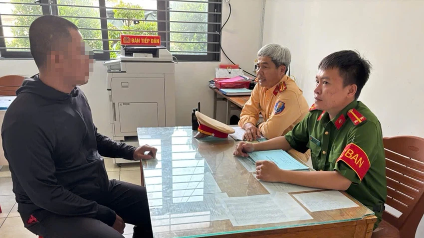 TP.HCM: CSGT xác minh nam thanh niên dùng thanh sắt đập vỡ kính xe tải trên đường Lê Quang Đạo