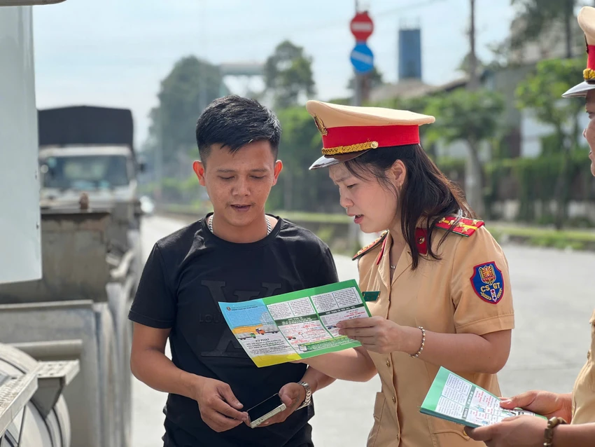 tp-hcm-tai-xe-xe-dau-keo-duong-tinh-ma-tuy-khi-vao-cang-truong-tho (4).jpg