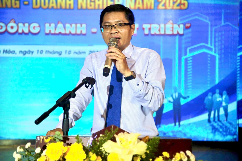 tan-son-hoa-phuong-khong-ma-tuy-cung-nguoi-dan-phat-trien-kinh-te.jpg