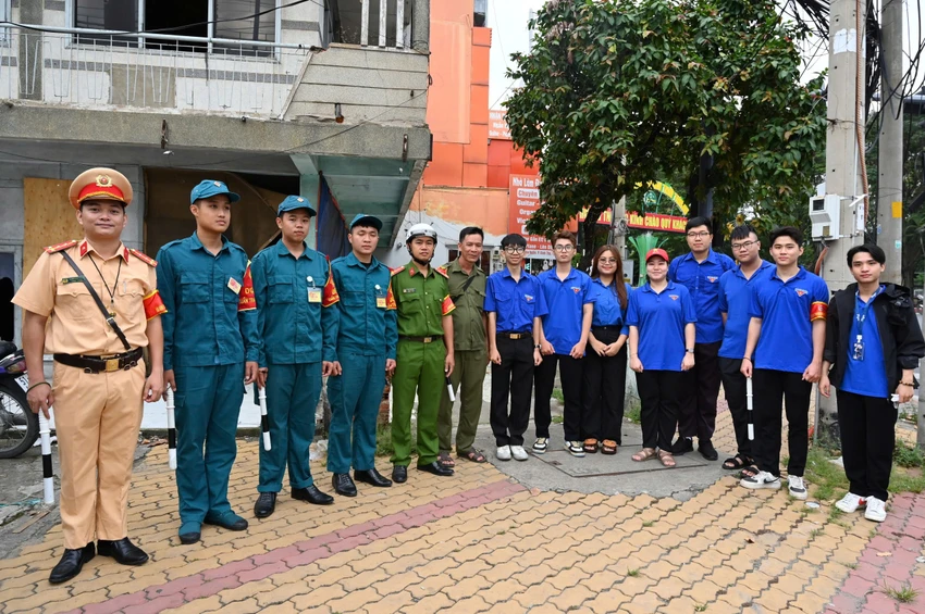 z7211123173800_6fb033ae51203ea6abf2cc9e775c5234.jpg