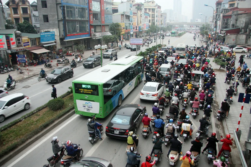 Buýt nhanh lại 'chôn chân' sau dịp nghỉ tết Dương lịch ảnh 2 Buýt nhanh lại 'chôn chân' sau dịp nghỉ tết Dương lịch ảnh 2