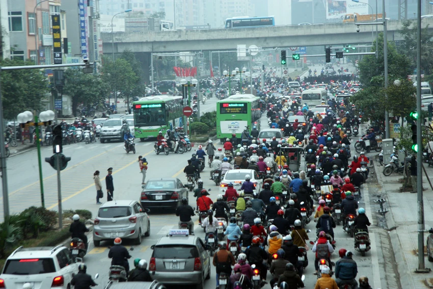 Buýt nhanh lại 'chôn chân' sau dịp nghỉ tết Dương lịch ảnh 5 Buýt nhanh lại 'chôn chân' sau dịp nghỉ tết Dương lịch ảnh 5