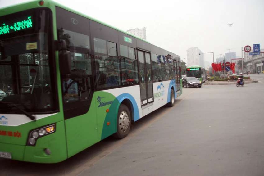 Buýt nhanh lại 'chôn chân' sau dịp nghỉ tết Dương lịch ảnh 9 Buýt nhanh lại 'chôn chân' sau dịp nghỉ tết Dương lịch ảnh 9