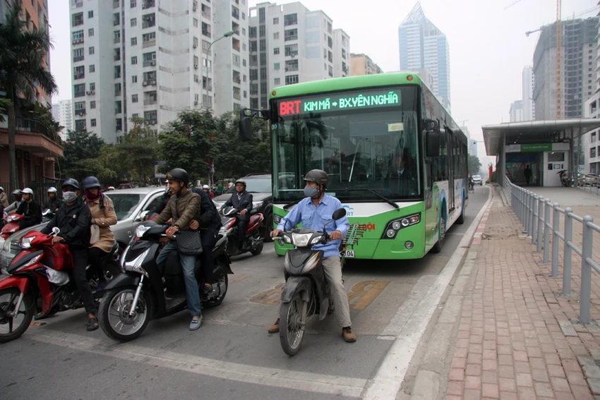 Buýt nhanh lại 'chôn chân' sau dịp nghỉ tết Dương lịch ảnh 10 Buýt nhanh lại 'chôn chân' sau dịp nghỉ tết Dương lịch ảnh 10
