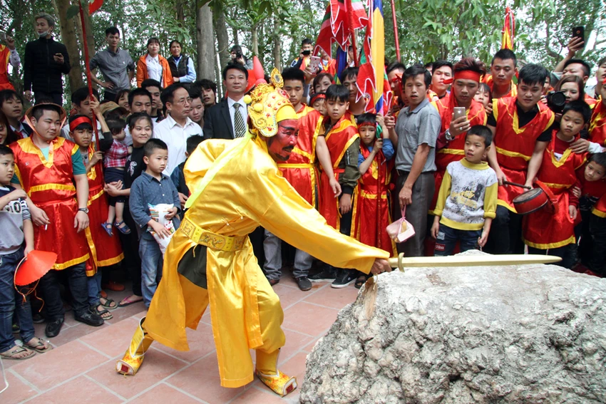 Độc đáo lễ hội rước vua, chúa ở đền Sái ảnh 4 Độc đáo lễ hội rước vua, chúa ở đền Sái ảnh 4