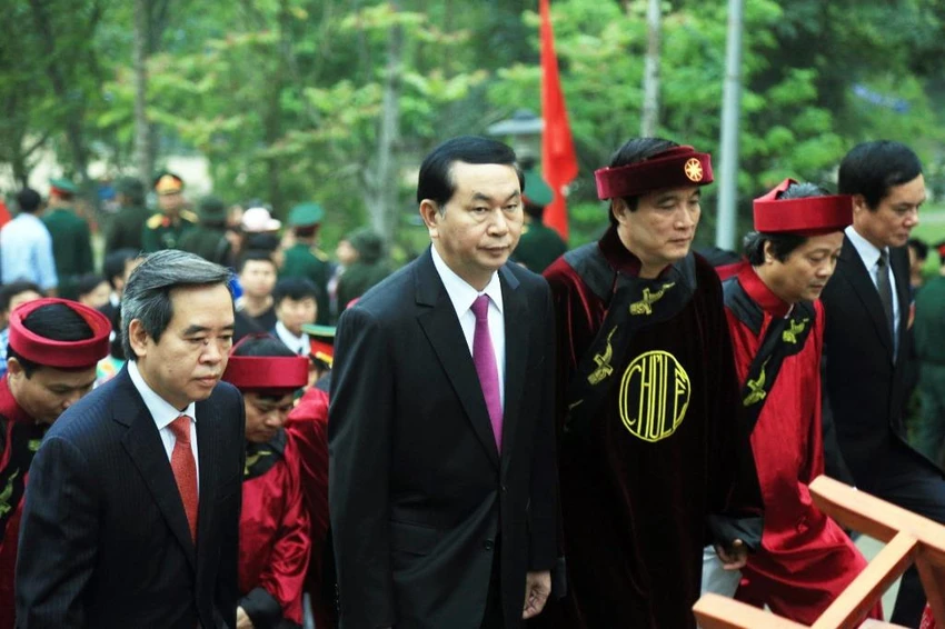 Chủ tịch nước Trần Đại Quang cùng nhiều lãnh đạo Đảng, Nhà nước, các đại biểu Thường trực Tỉnh ủy Phú Thọ... đã tới tham gia buổi lễ.