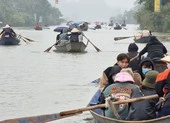 Ban quản lí chùa Hương lí giải việc bán vé đón khách trước một tuần