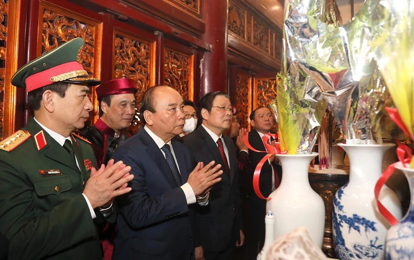 Đây là dịp để Đảng, Nhà nước, cùng nhân dân tưởng nhớ công đức các Vua Hùng và các bậc tiền nhân. Đây là dịp để Đảng, Nhà nước, cùng nhân dân tưởng nhớ công đức các Vua Hùng và các bậc tiền nhân.