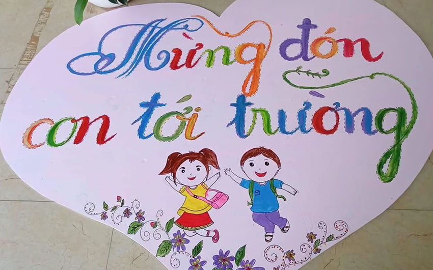 Bức tranh ngộ nghĩnh mang theo thông điệp chào đón các em tới trường của các cô giáo. Bức tranh ngộ nghĩnh mang theo thông điệp chào đón các em tới trường của các cô giáo.