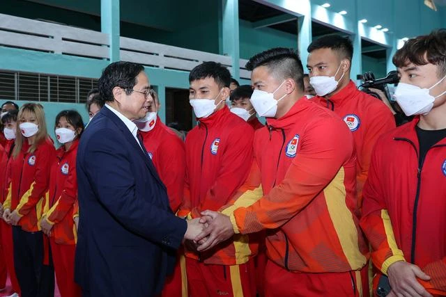 Thủ tướng thăm hỏi, động viên các vận động viên đang tập luyện tại Trung tâm Huấn luyện thể thao quốc gia Hà Nội - Ảnh VGP. Thủ tướng thăm hỏi, động viên các vận động viên đang tập luyện tại Trung tâm Huấn luyện thể thao quốc gia Hà Nội - Ảnh VGP.