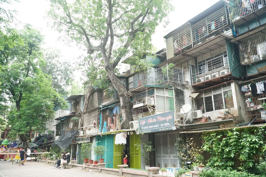 Hiện trường vụ cháy là khu tập thể cũ, rất nhiều các "chuồng cọp". Ảnh: PHI HÙNG Hiện trường vụ cháy là khu tập thể cũ, rất nhiều các "chuồng cọp". Ảnh: PHI HÙNG