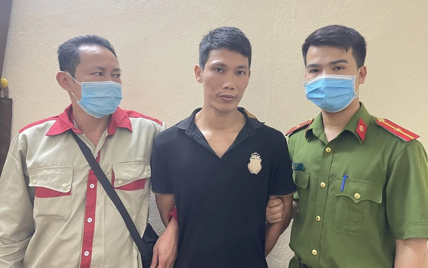 Nghi phạm Lê Văn Luân khi bị lực lượng chức năng bắt giữ. Ảnh CACC Nghi phạm Lê Văn Luân khi bị lực lượng chức năng bắt giữ. Ảnh CACC