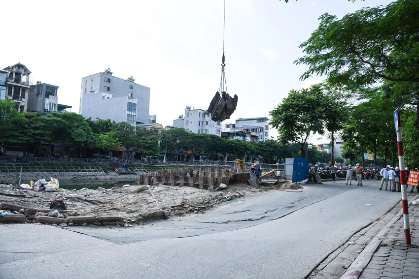 Đây là một trong những dự án trọng điểm của thành phố, nhằm nâng cao môi trường sống, chất lượng sống của người dân Thủ đô, do Ban quản lý dự án đầu tư xây dựng công trình cấp nước, thoát nước và môi trường TP Hà Nội làm chủ đầu tư, đơn vị thi công là nhà thầu TEKKEN (Nhật Bản). Đây là một trong những dự án trọng điểm của thành phố, nhằm nâng cao môi trường sống, chất lượng sống của người dân Thủ đô, do Ban quản lý dự án đầu tư xây dựng công trình cấp nước, thoát nước và môi trường TP Hà Nội làm chủ đầu tư, đơn vị thi công là nhà thầu TEKKEN (Nhật Bản).