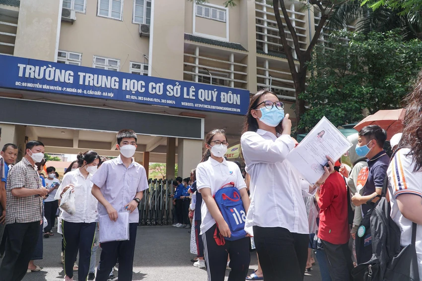 Chiều nay các thí sinh sẽ tiếp tục vào môn thi Ngoại ngữ với thời gian làm bài là 60 phút. Chiều nay các thí sinh sẽ tiếp tục vào môn thi Ngoại ngữ với thời gian làm bài là 60 phút.