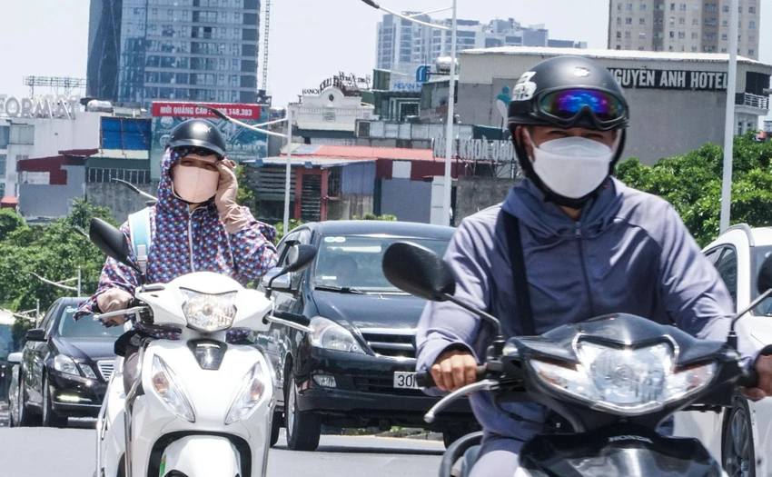 Ngày mai 22-6, Hà Nội có nắng nóng với nền nhiệt độ cao nhất phổ biến 35 - 37 độ C. Ngày mai 22-6, Hà Nội có nắng nóng với nền nhiệt độ cao nhất phổ biến 35 - 37 độ C.